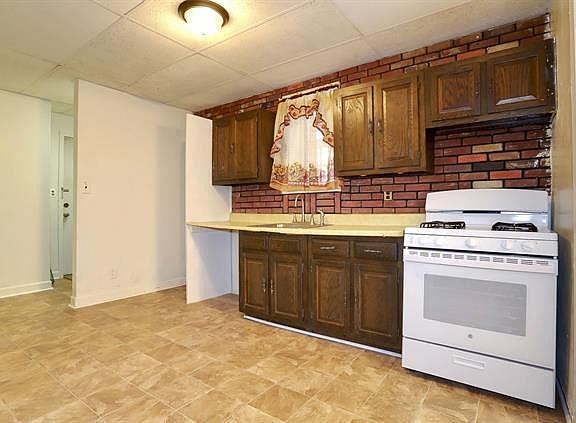 4th image of 48 Carlton Ave #1