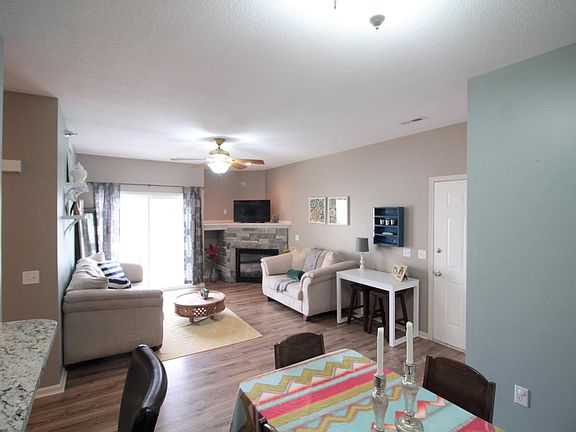 3rd image of 1740 SE La Grant Pkwy APT 28