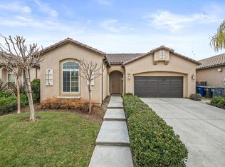 6943 W Dovewood Ln, Fresno, CA