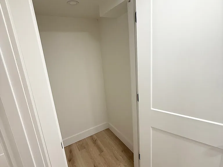 2418 E Kirkwood St — Photo 16