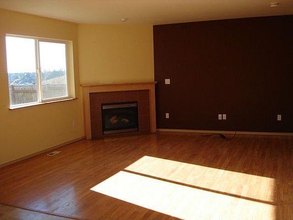 4th image of 1504 199th Street Ct E