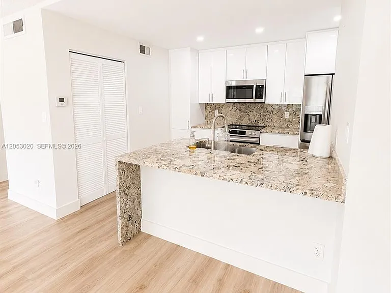 530 S Park Rd #2411 — Photo 8
