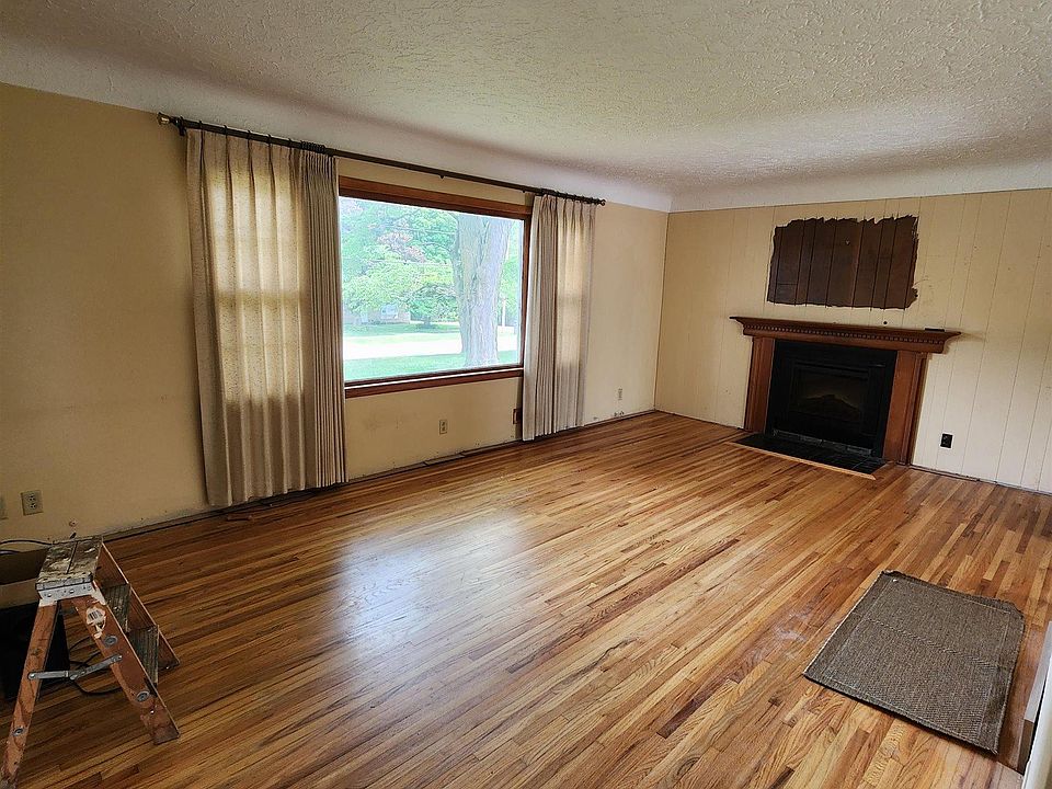 1413 Rainbow Dr, Waterloo, IA 50701 Zillow