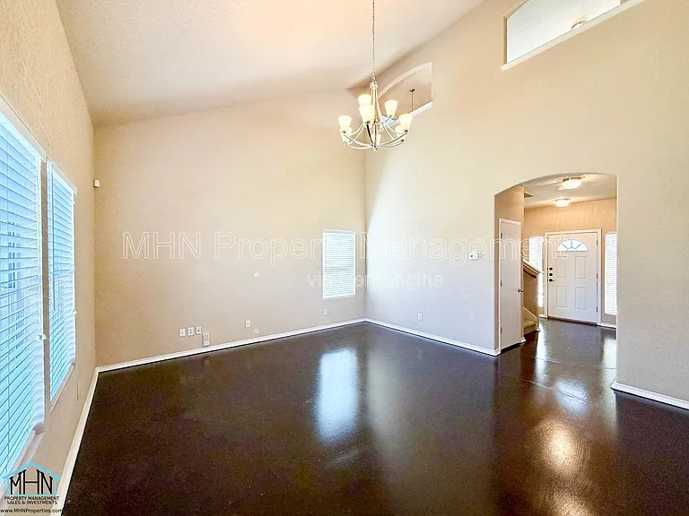 5630 Sendero Spg — Photo 10