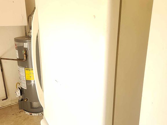 Hallway to bedrooms and bathroom