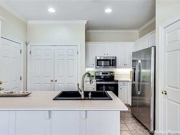 4th image of 3635 Greenacres Dr #352