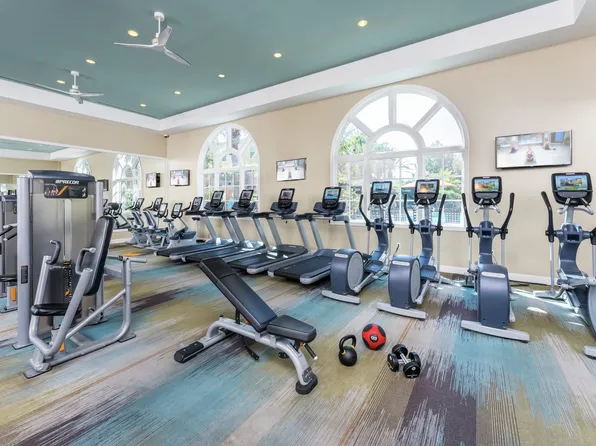 Palmeras Apartment Homes