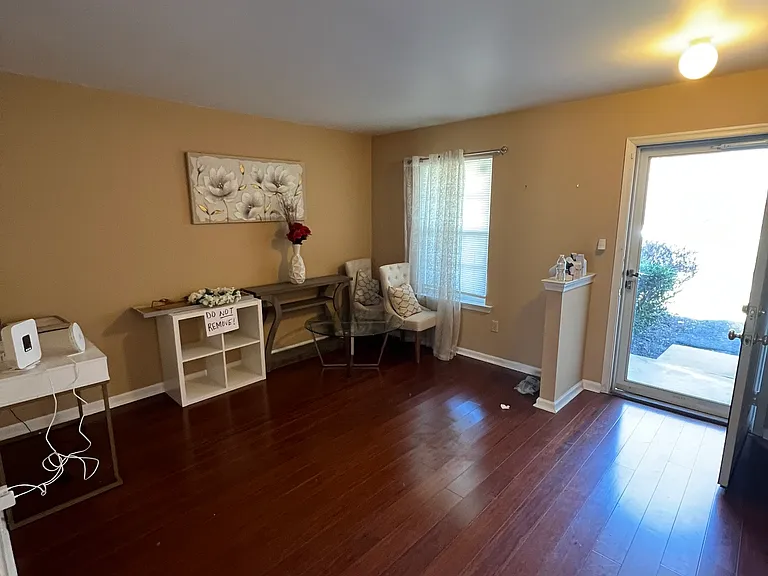 303 Victoria Way — Photo 3