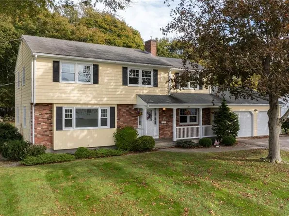 4 Emerald St, Westerly, RI 02891