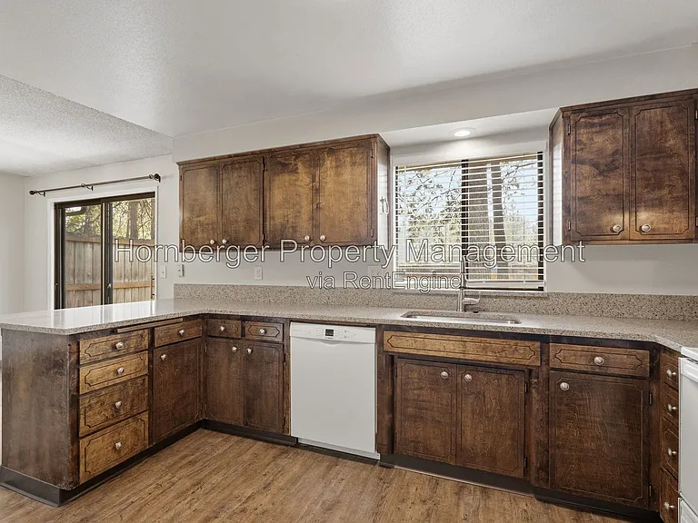 816 S Robinhood St — Photo 2