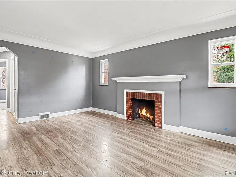 16605 Freeland St — Photo 5