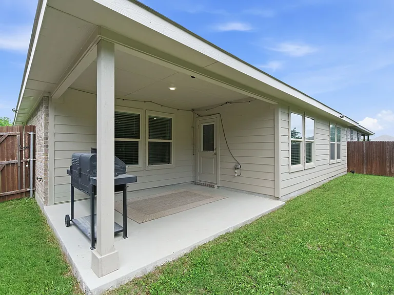 16308 Caledonia Ct — Photo 36