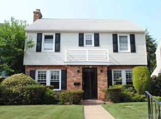 16607 24th Rd, Whitestone, NY 11357