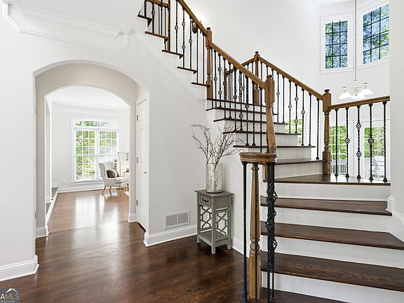3rd image of 166 Windrift Dr