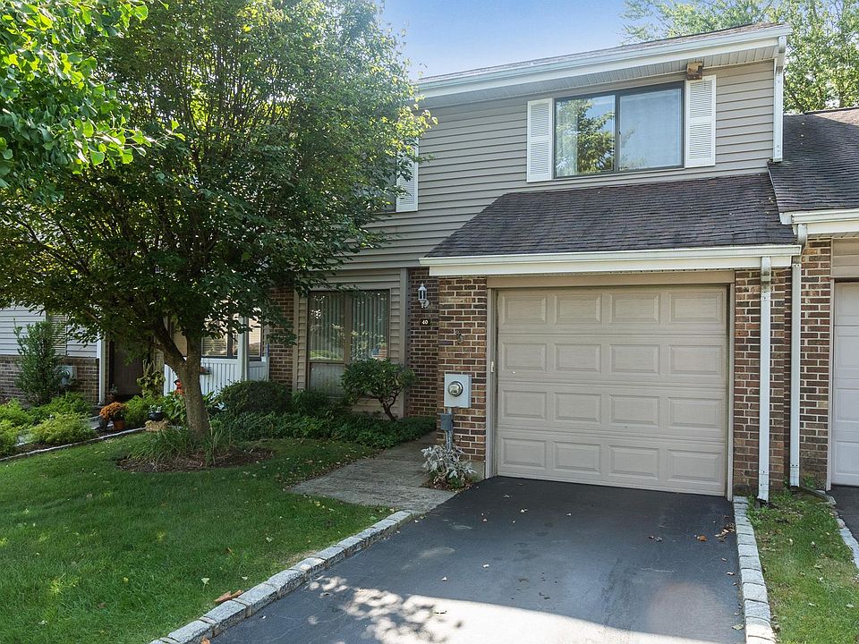 1st image of 40 W Pond Ct