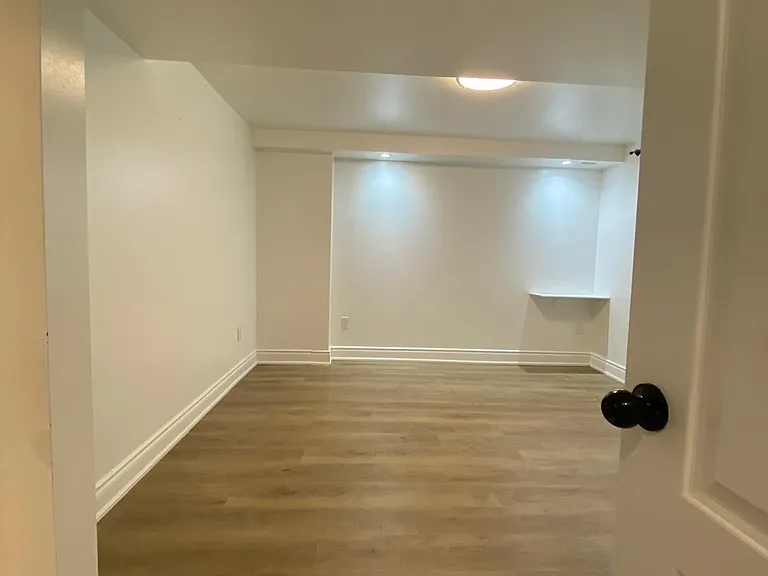 137 Spring Azure Cres #BASEMENT — Photo 24