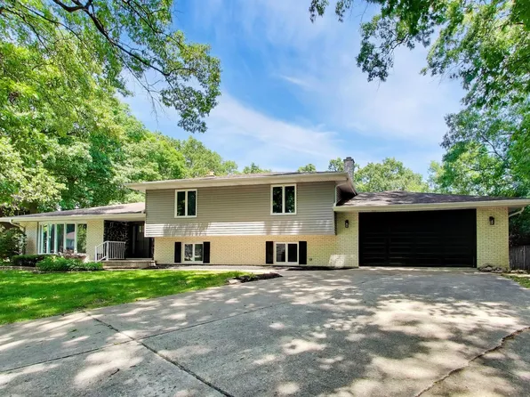 16W250 93rd Pl, Burr Ridge, IL 60527
