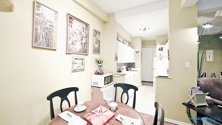 Sold by Moda Realty | media 17
