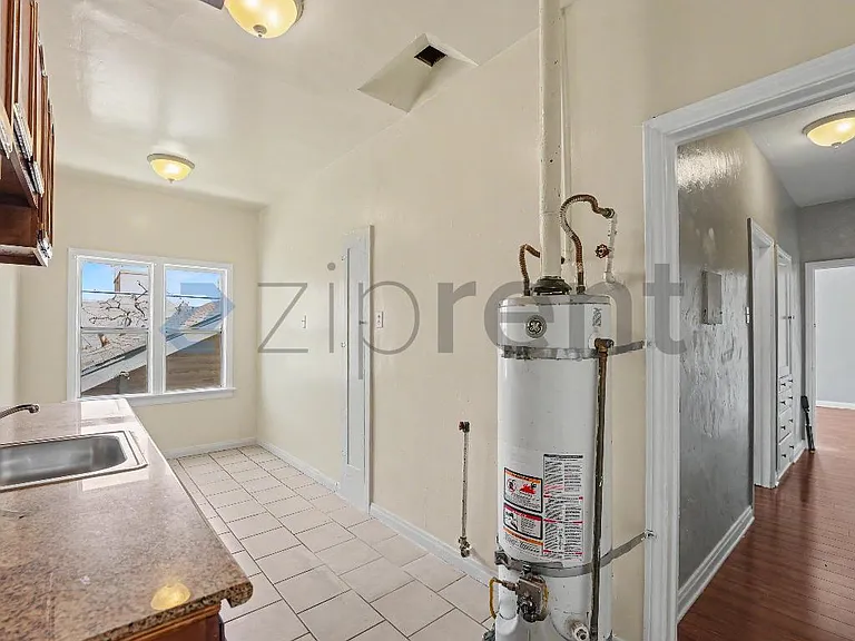 2633 E 56th St #5 — Photo 9