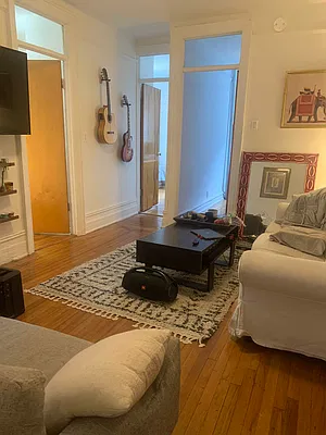 Rented by M.Grossman R.E. Management | media 21