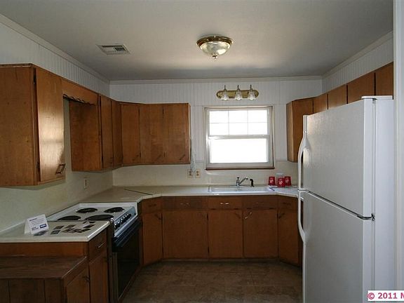 3rd image of 303 E 12th St