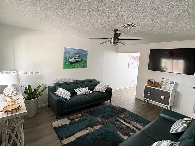 191 NW 17th Ave #3 — Photo 1