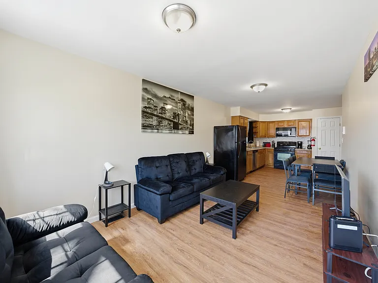 1049 Lafayette St #1A — Photo 5