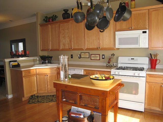 KITCHEN W/ HARDWOODS