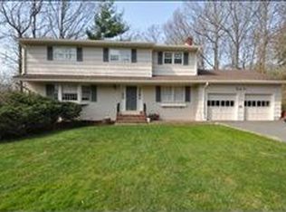 21 Scotland Dr, Livingston, NJ 07039