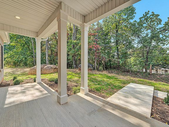 5th image of 2002 Plateau Rd SE