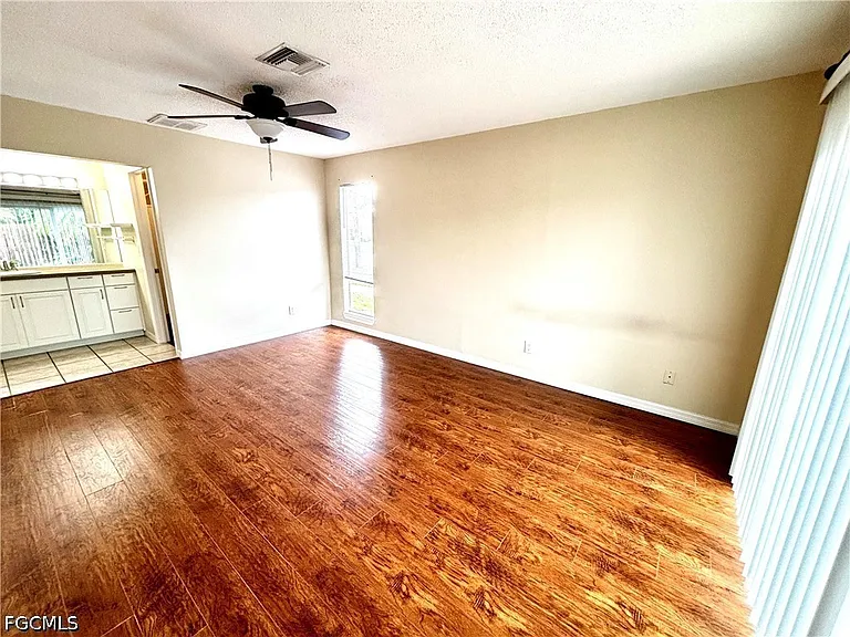 5660 Foxlake Dr — Photo 11