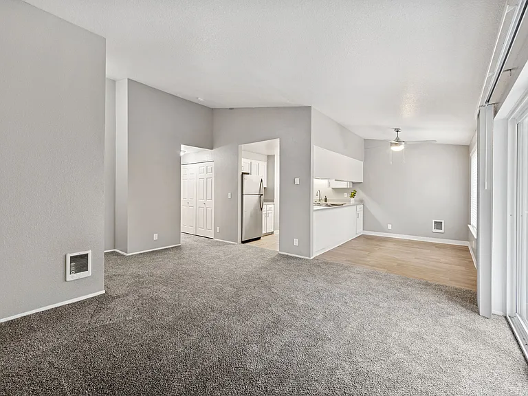 Oak Hill Apartments — Photo 10