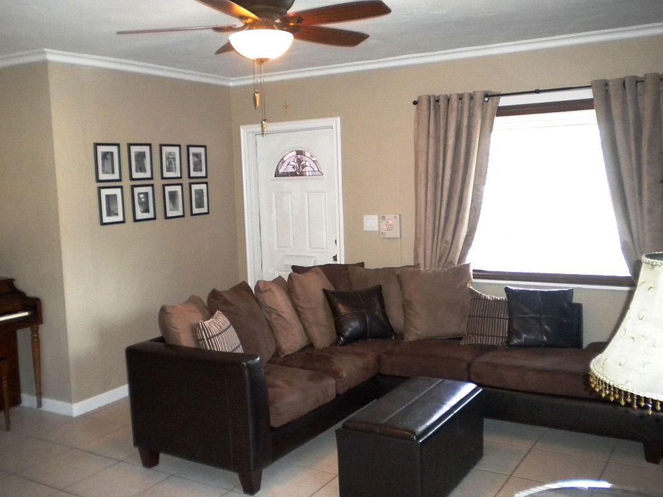 Living Room - upscale ceiling fans and crown moldings in every room