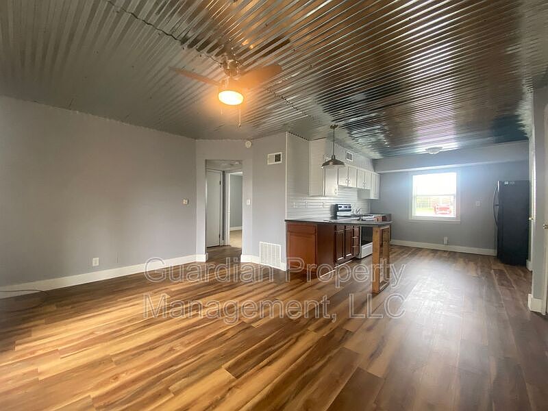 1st image of 519.5 W 8th St