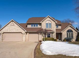 1430 Finch Ln, Green Bay, WI 54313
