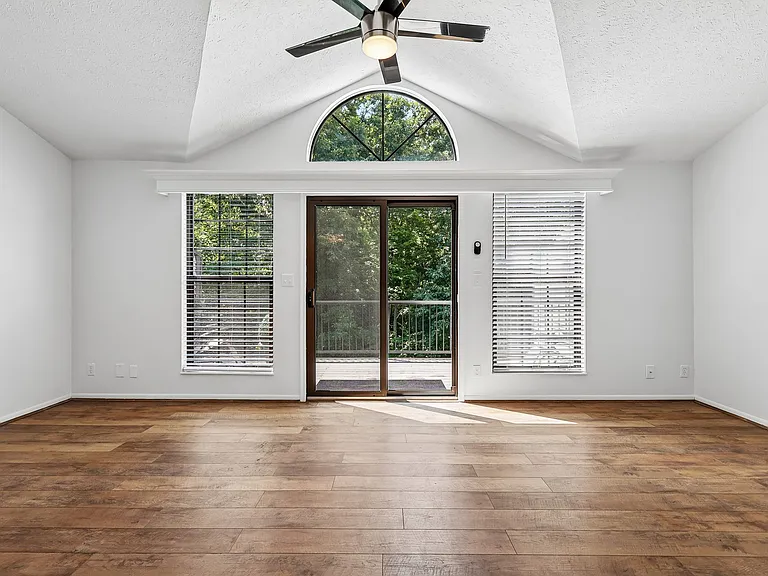 1608 Shady Cove Ln — Photo 43