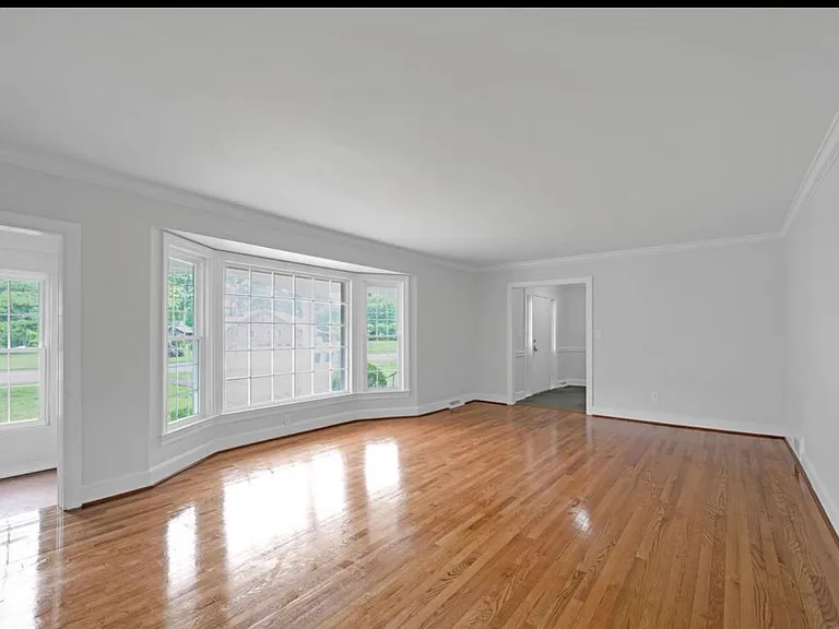 306 Granville Dr — Photo 11