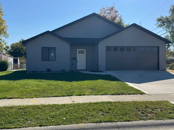 114 E Crown Ln, Fort Wayne, IN 46816