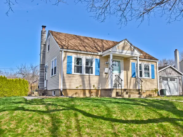 11 Charles Ave, Nazareth, PA 18064