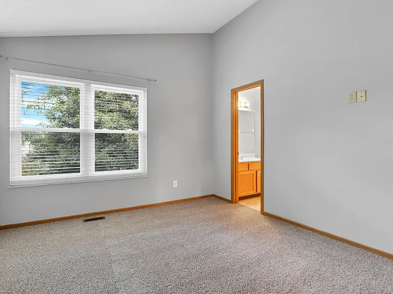 933 Briaro St — Photo 24
