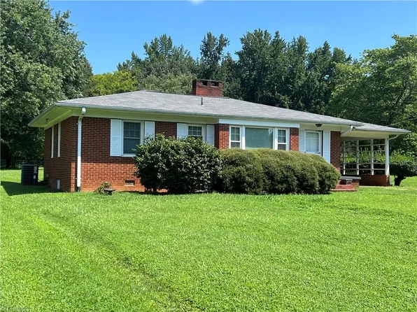 3603 Edgewood Dr, Greensboro, NC 27406