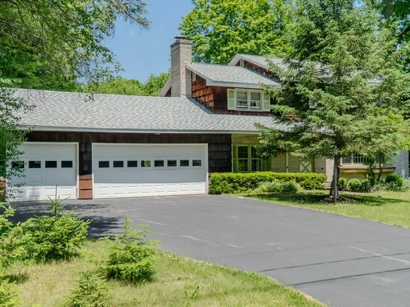 7447 Armstrong Rd, Manlius, NY 13104