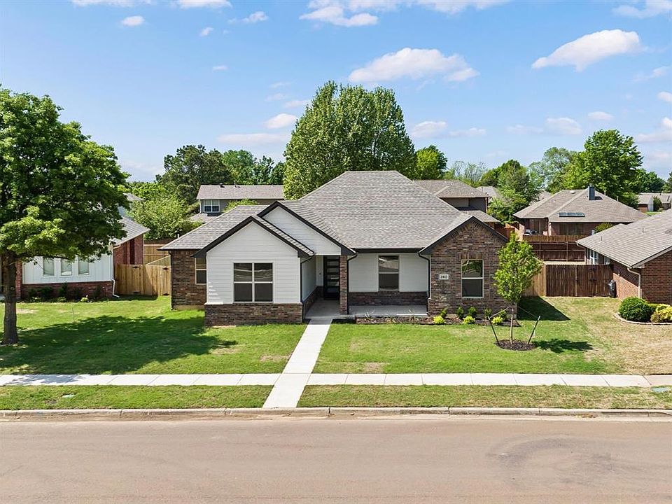 1st image of 2812 Astor Dr