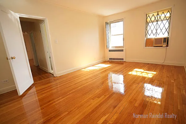 Rented by Norman Raindel, LREB | media 26