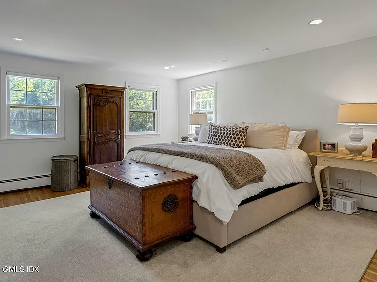 18 Cornelia Dr — Photo 12