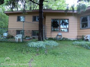 63 Dartmouth Rd, Williams Bay, WI 53191