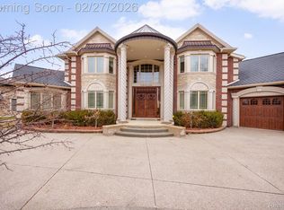 6616 Fairwood Dr, Dearborn Heights, MI