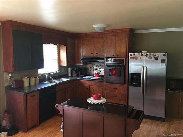 2nd image of 401 Aurora Blvd
