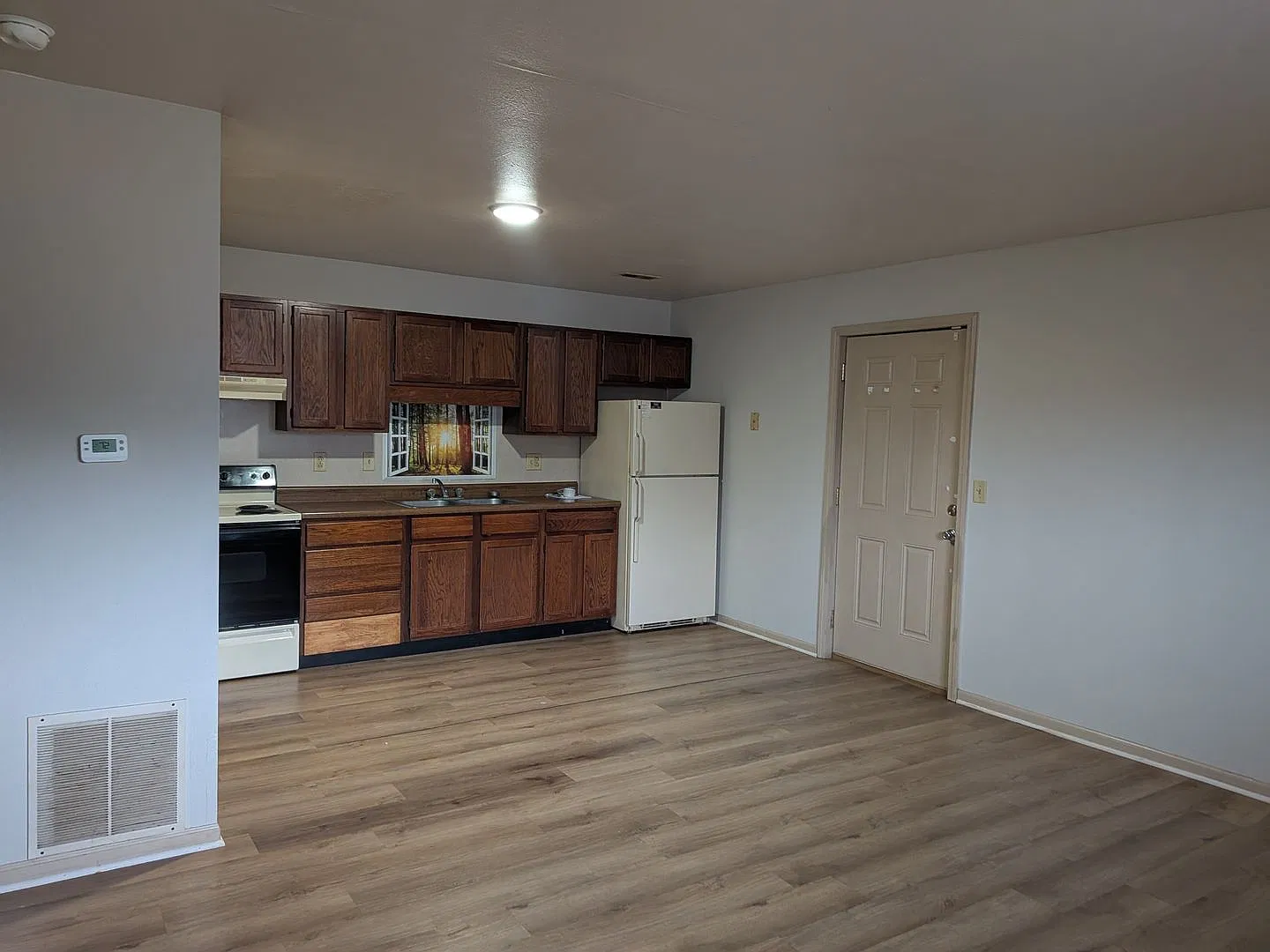 1307 Westview — Photo 4