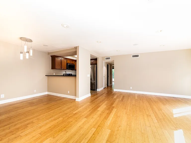 1633 S Bentley Ave #102 — Photo 6